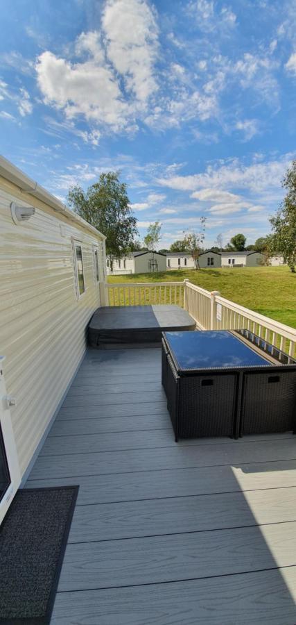 Rj Luxury Caravan Hire With Hot Tub Tattershall Exterior foto