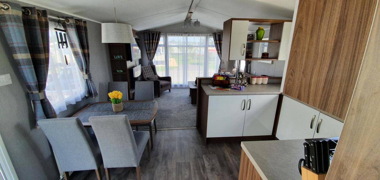 Rj Luxury Caravan Hire With Hot Tub Tattershall Exterior foto
